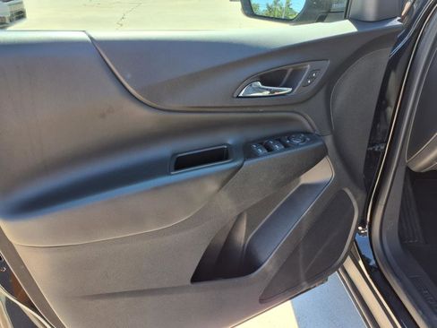 Used 2023 Chevrolet Equinox LT image 12
