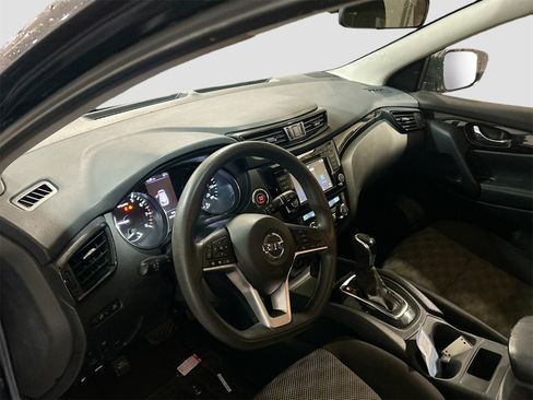 Used 2020 Nissan Rogue Sport SV image 9