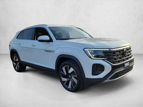 Used 2025 Volkswagen Atlas Cross Sport SE FWD image 3