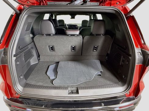 Used 2025 Chevrolet Traverse RS image 27