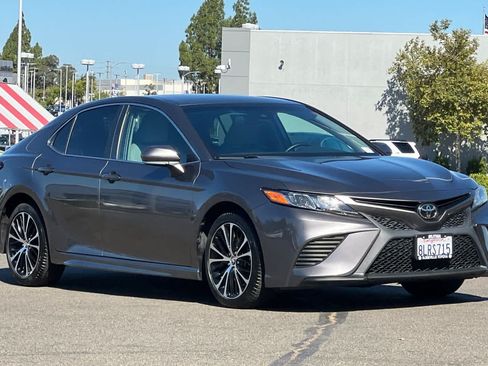 Certified 2019 Toyota Camry SE w/ Convenience Package FWD image 5