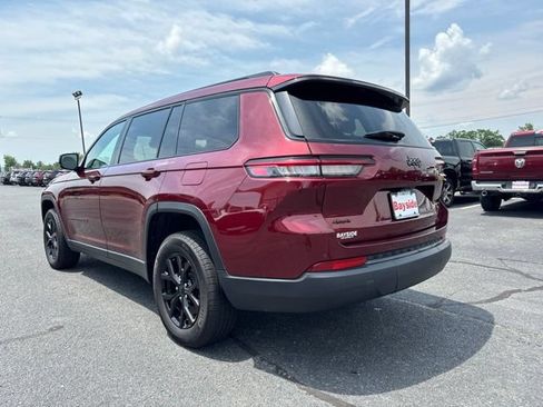 Used 2024 Jeep Grand Cherokee L Laredo AWD/4WD image 15
