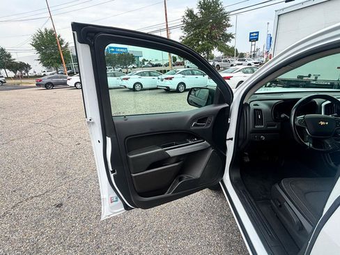 Used 2022 Chevrolet Colorado LT w/ Safety Package RWD image 34