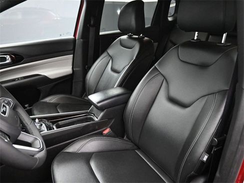 Used 2025 Jeep Compass Limited image 13