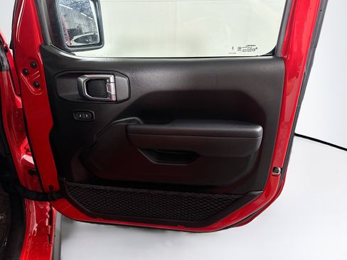 Used 2025 Jeep Wrangler Willys image 29