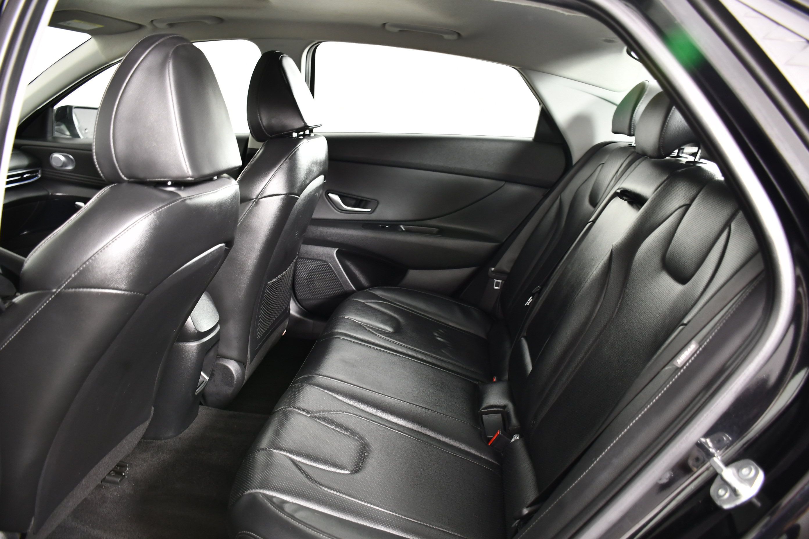 Used 2025 Hyundai Elantra Limited FWD image 30