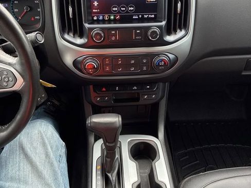 Used 2020 Chevrolet Colorado LT w/ Luxury Package RWD image 17