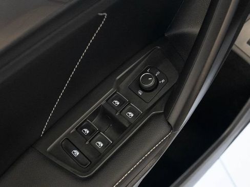 Used 2024 Volkswagen Tiguan SE FWD image 14