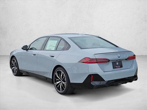 Used 2027 BMW 530i w/ M Sport Package RWD image 8