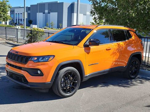 Used 2026 Jeep Compass Latitude AWD/4WD image 4