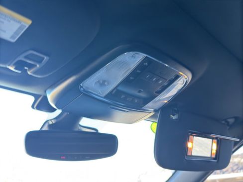 Used 2018 Jeep Grand Cherokee Limited image 32