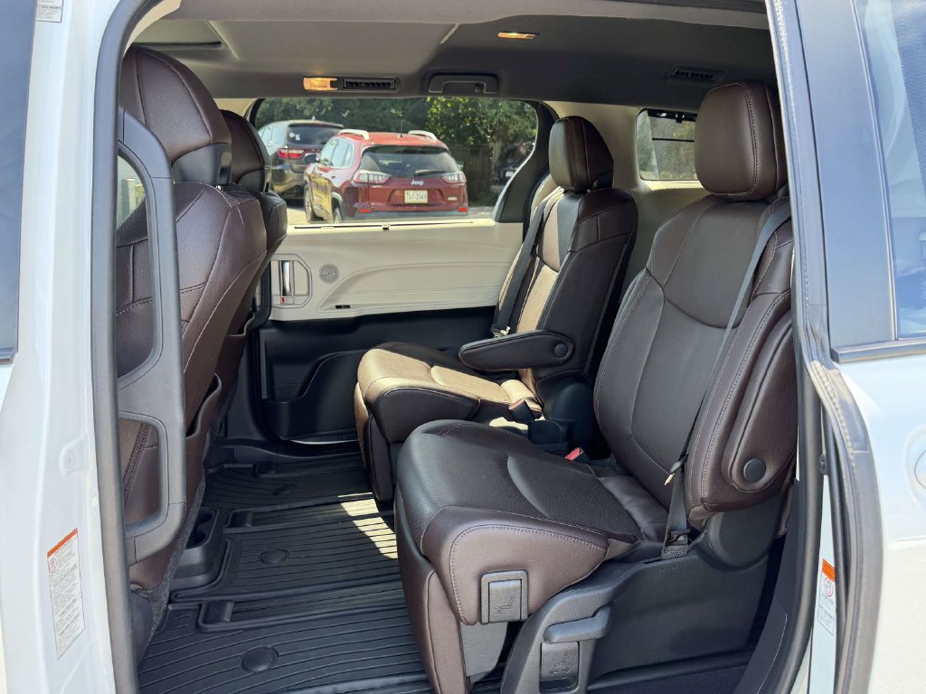 Used 2022 Toyota Sienna Platinum AWD/4WD image 15
