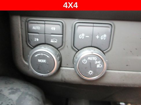 Used 2022 Chevrolet Tahoe LT w/ Luxury Package AWD/4WD image 34