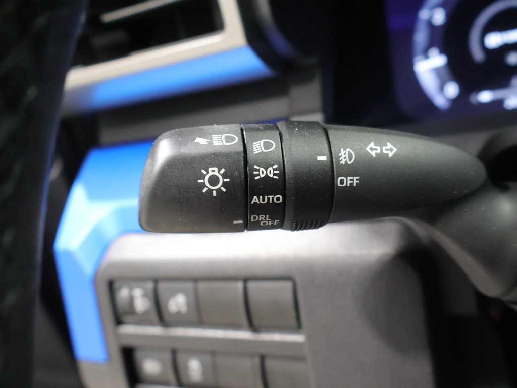 Used 2025 Toyota Tacoma TRD Sport AWD/4WD image 37