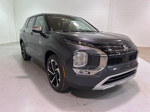 New 2025 Mitsubishi Outlander SE image 1
