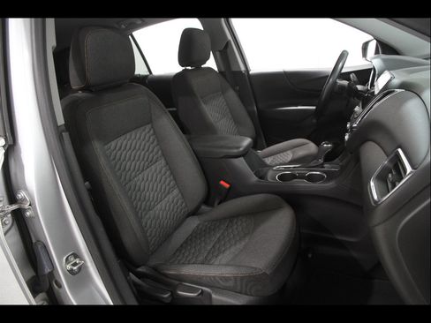 Used 2020 Chevrolet Equinox LT FWD image 17