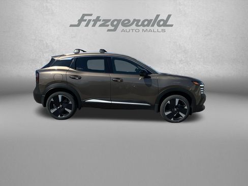 New 2026 Nissan Kicks SR w/ Cold Weather Package AWD/4WD image 8