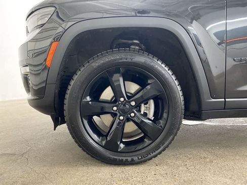 Used 2023 Jeep Grand Cherokee L Limited w/ Luxury Tech Group II AWD/4WD image 11