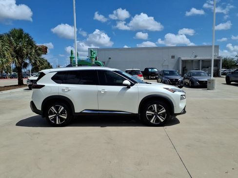 Used 2023 Nissan Rogue SL w/ SL Premium Package FWD image 6