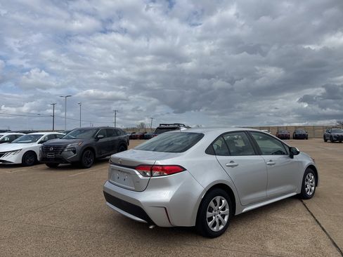 Used 2022 Toyota Corolla LE image 19