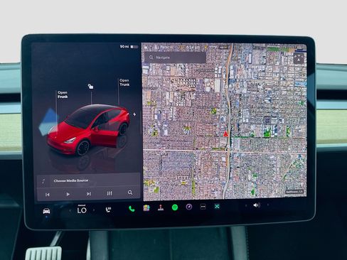 Used 2022 Tesla Model Y Performance AWD/4WD image 9