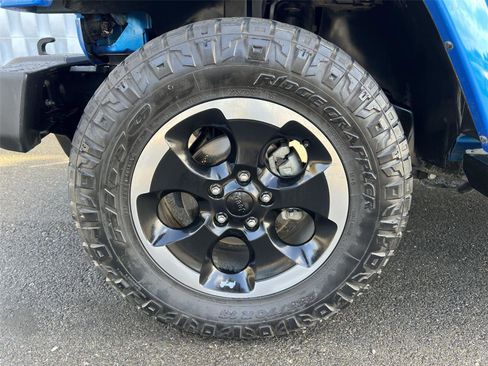 Used 2014 Jeep Wrangler Polar Edition image 9