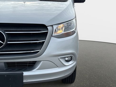 Used 2020 Mercedes-Benz Sprinter 2500 w/ Comfort Plus Package image 11