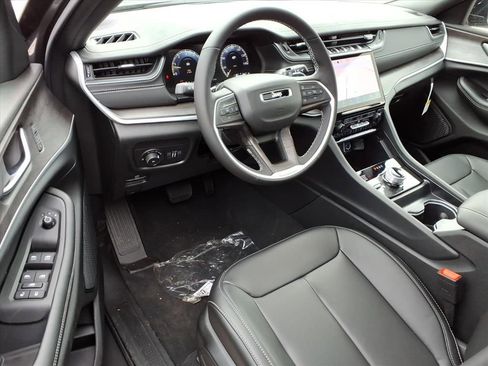 New 2025 Jeep Grand Cherokee L Limited image 15