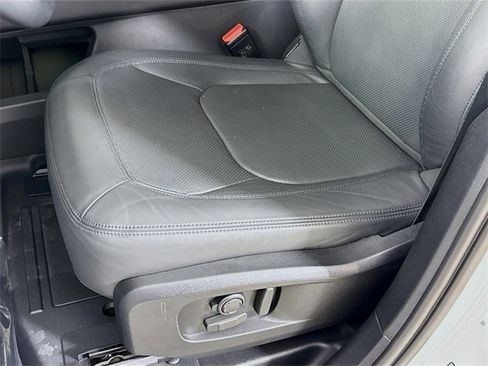 Certified 2023 Land Rover Defender 110 SE image 22