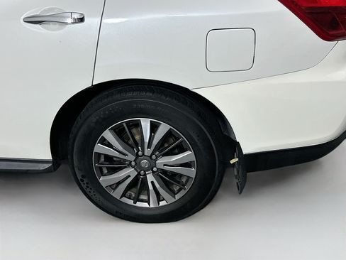 Used 2017 Nissan Pathfinder SV FWD image 11