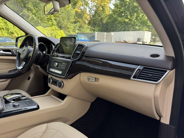 Used 2019 Mercedes-Benz GLE 400 4MATIC image 32