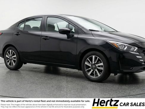 Used 2025 Nissan Versa SV image 1
