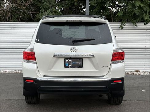 Used 2011 Toyota Highlander Limited w/ Tow Pkg AWD/4WD image 11