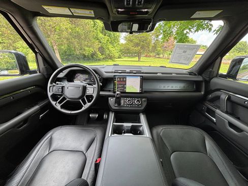 Used 2025 Land Rover Defender 110 V8 AWD/4WD image 29