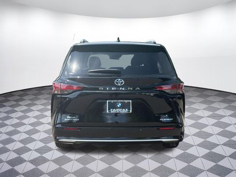 Used 2025 Toyota Sienna Platinum AWD/4WD image 10