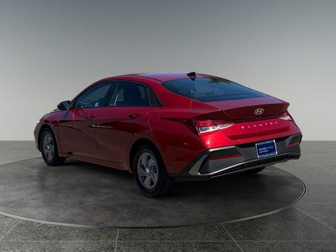 Used 2025 Hyundai Elantra SE FWD image 7
