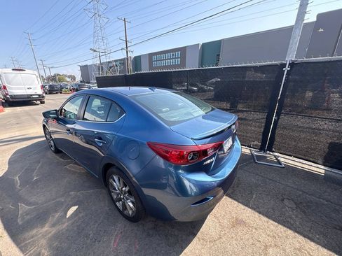 Used 2018 MAZDA MAZDA3 Touring FWD image 8