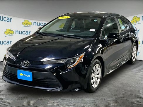 Used 2023 Toyota Corolla LE image 3