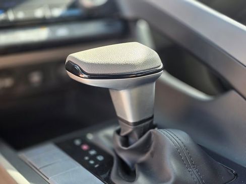 Used 2023 Hyundai Elantra SEL image 28