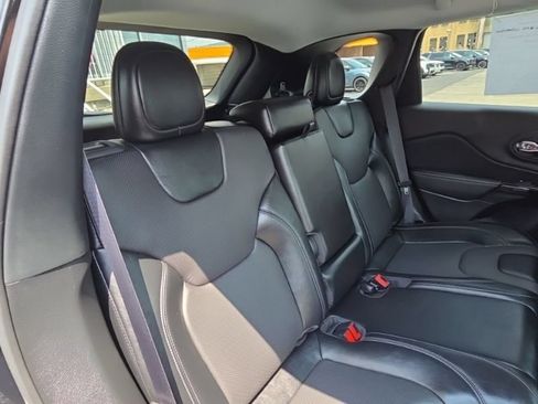 Used 2023 Jeep Cherokee Altitude Lux AWD/4WD image 19