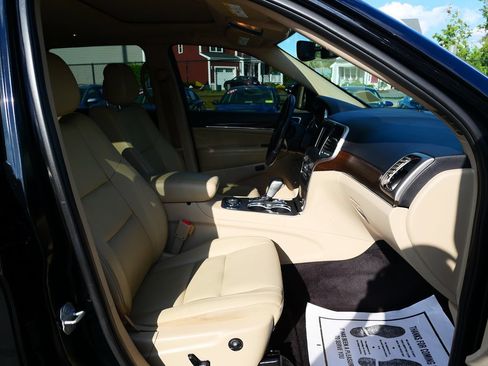 Used 2018 Jeep Grand Cherokee Limited AWD/4WD image 18