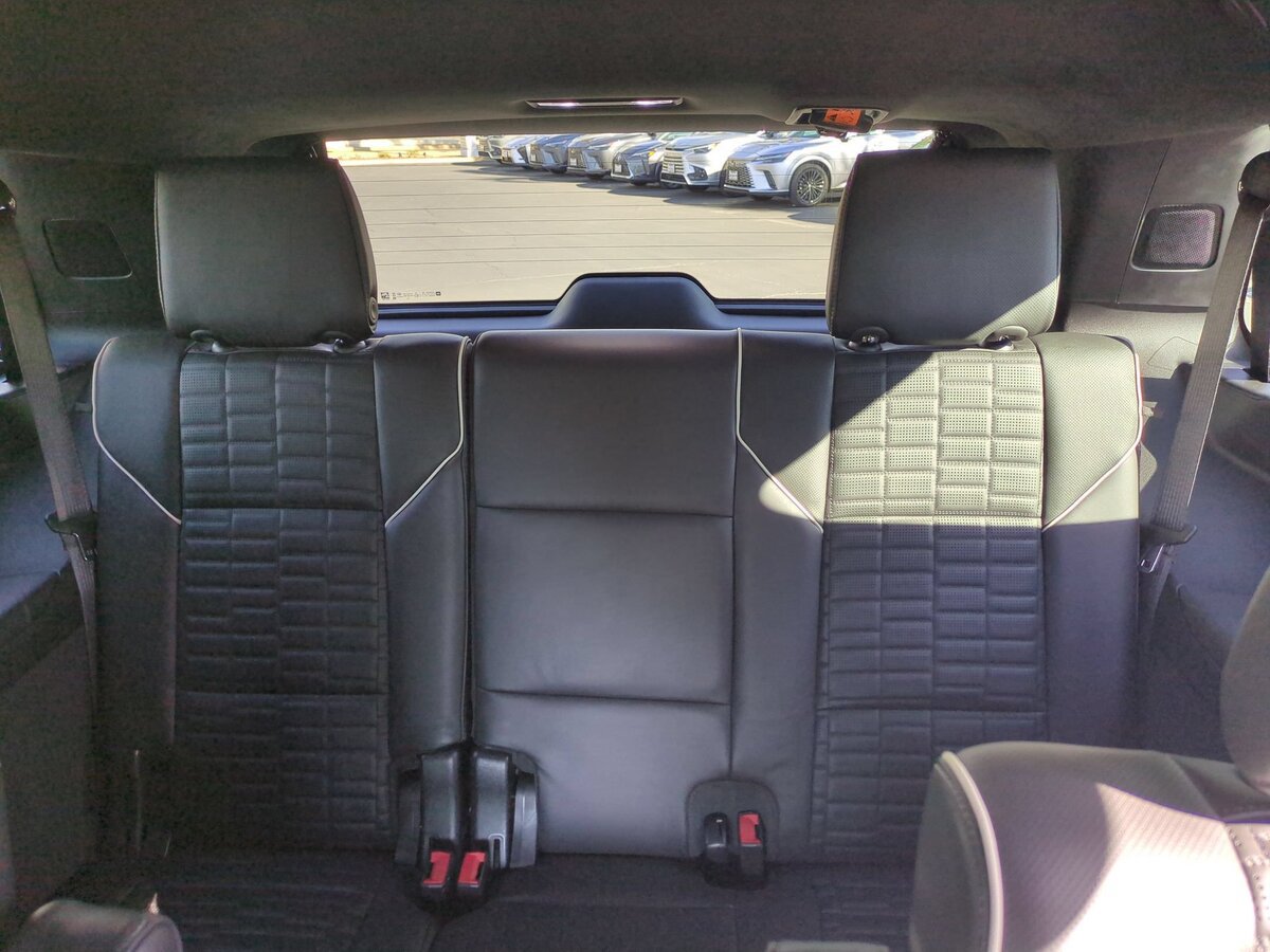 Used 2022 Cadillac Escalade Sport Platinum w/ Heavy-Duty Trailer Package AWD/4WD image 28