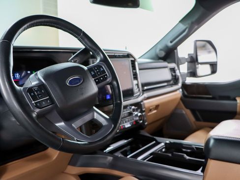 Used 2024 Ford F250 Lariat w/ Chrome Package image 24