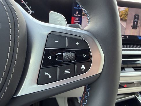 Used 2025 BMW X7 M60i image 28