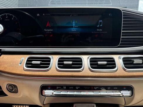 Used 2022 Mercedes-Benz GLS 450 4MATIC image 27