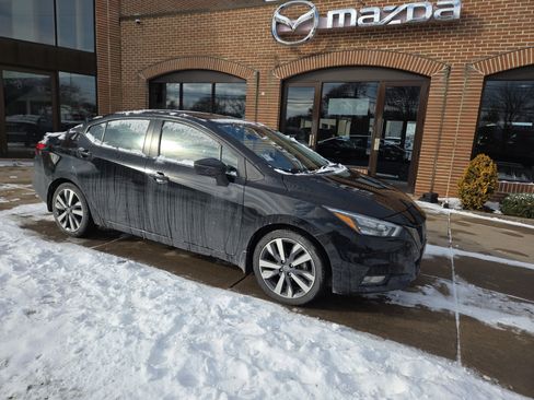 Used 2021 Nissan Versa SR image 1