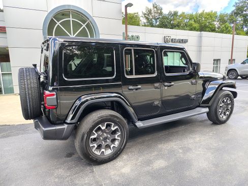 Used 2025 Jeep Wrangler Sahara w/ Safety Group image 16