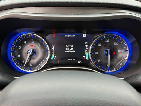 Used 2022 Chrysler Pacifica Touring-L image 36