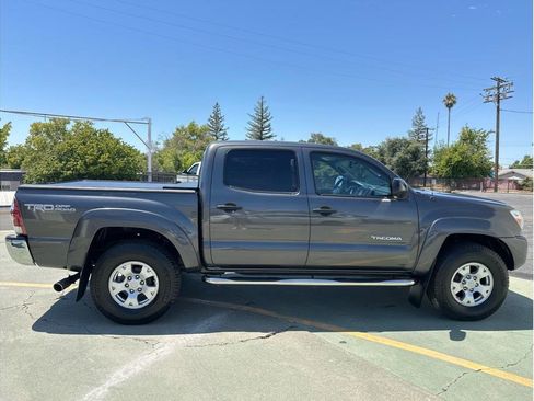 Used 2013 Toyota Tacoma PreRunner image 7