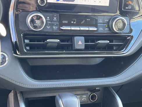 Used 2023 Toyota Highlander LE image 33